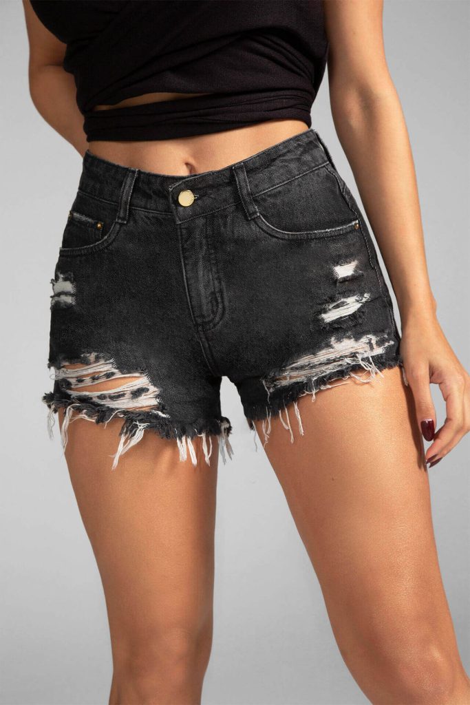 Já o Shorts Jeans Modelador Preto Destroyed é a opção casual perfeita para mulheres poderosas e cheias de atitude.